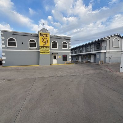 motel-9-1.jpg